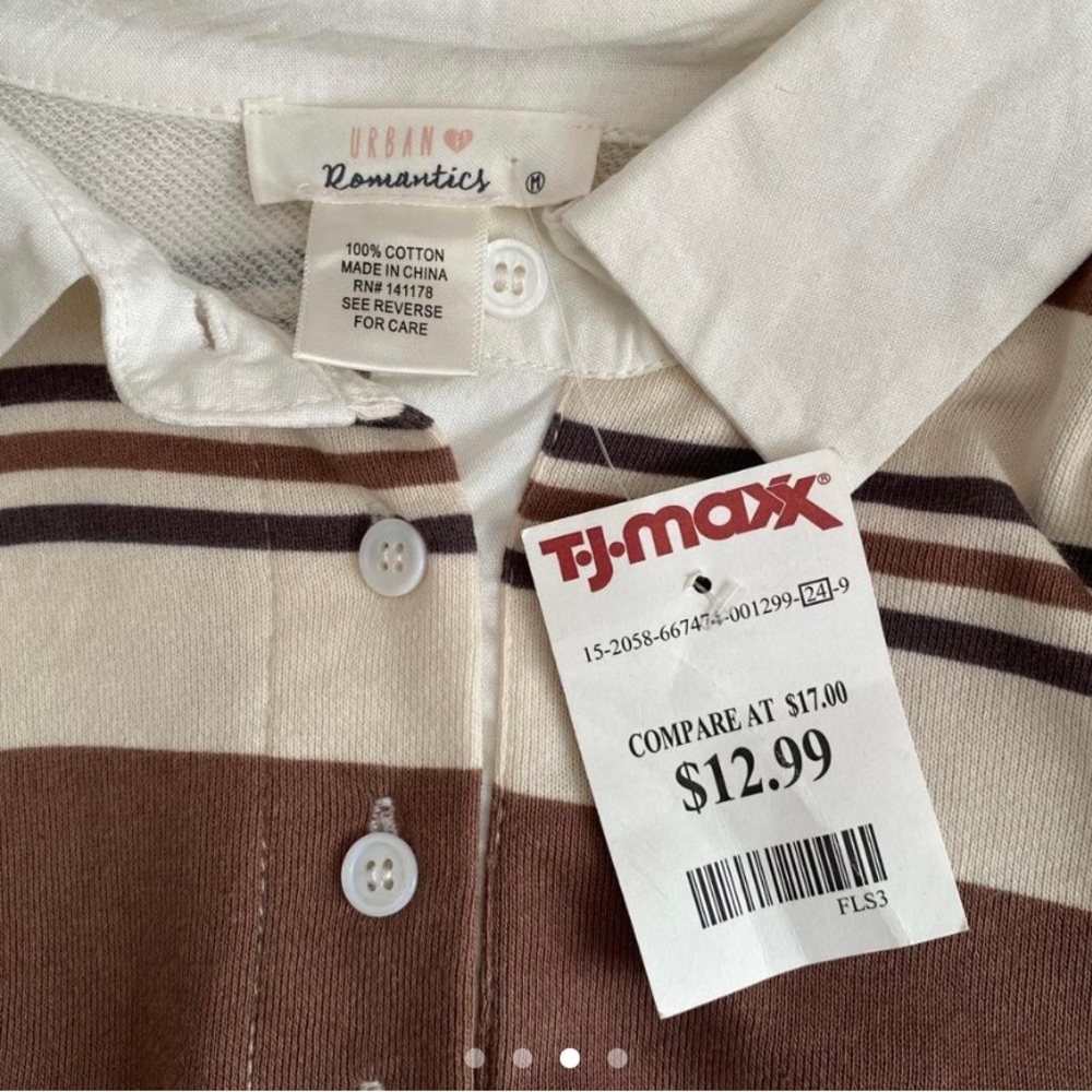 brown and white striped, collared long
sleeve shirt🤎 - Picture 3 of 4